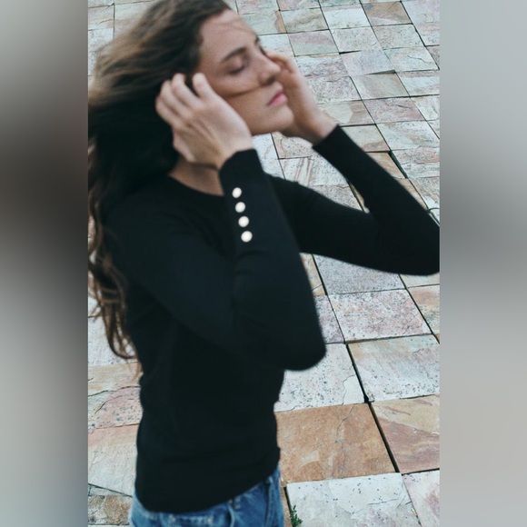 ZARA BLOGGER FAVORITE BASIC KNIT SWEATER - Picture 2 of 8